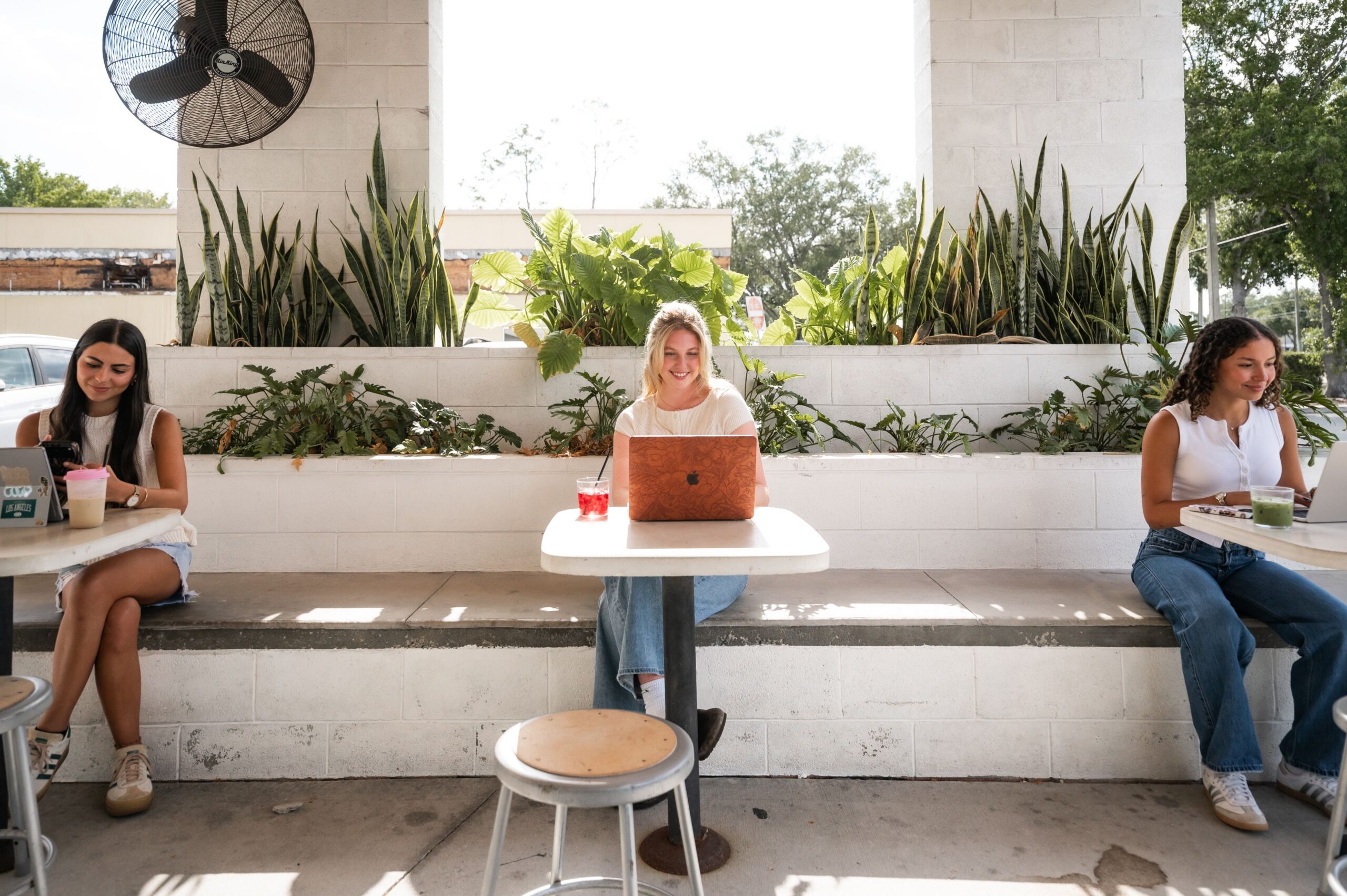 laptop work at outdoor cafe tables scaled